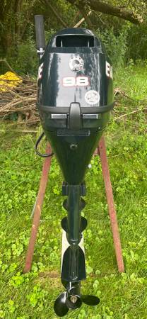 EVINRUDE 9.8 HP - 4 TIEMPOS - ARRANQUE MANUAL O ELÉCTRICO - $1.175 (SOMERS)63471425256067122