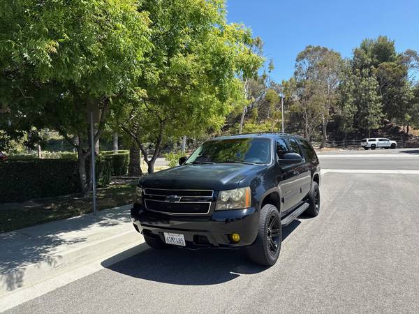 Suburban 4x4 Chevy 2012, título limpio, ha pasado la prueba de emisiones, FUNCIONA EXCELENTE - $8.950 (condado de Orange)63437414041475124