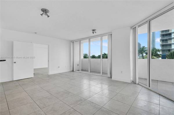 $3,300 / 2br - 1221ft2 - Expansive 2bd with Sweeping  Water Views! (The Bridgewater- North Bay Village)64001848126467124