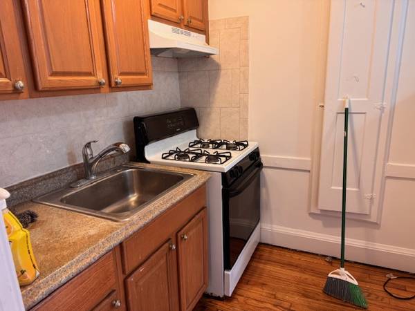 Solid 1 bedroom apartment in a great location in Medford 1