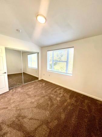 $3,147 / 3br - 1424ft2 - ¡Hermoso adosado remodelado! ¡Cocina con isla! ¡Electrodomésticos de acero inoxidable! (fairfield / vacaville)63880018794883121