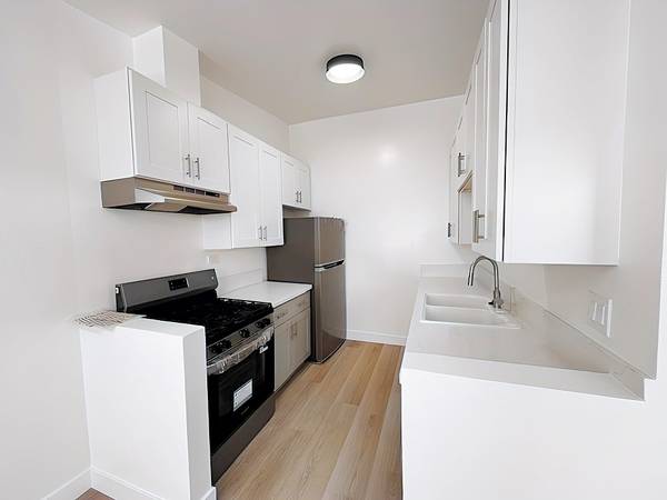 $1,845 / 1br - 5836 Carlton Way, #7--Newly Renovated, PRIVATE BALCONY! Near Studios (Hollywood)63774505819651123