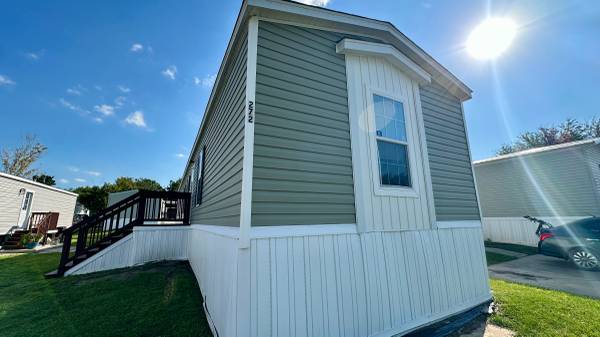 $1,479 / 3br - 1216ft2 - Upgraded 3 Bed / 2 Bath Home with Driveway & Lake Views – Don’t Wait! (Jacksonville)64014801194242120