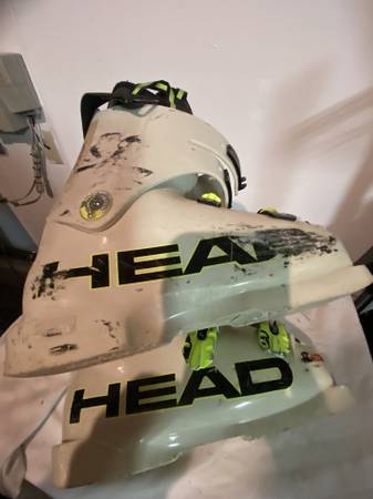 ~*~DOWNHILL SKI BOOTS ~*~ 1