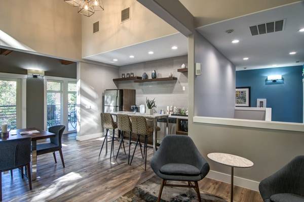 $1,839 / 2br - 1028ft2 - 2BD 2BA, Ventanas Grandes, Lavadora/Secadora Incluida (1940 NW Miller Rd, Portland, OR)63777270611457123