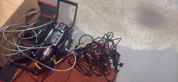 5000lb winch + mount 1