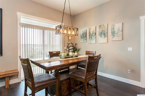 $548,900 / 3br - 1987ft2 - BEAUTIFUL CUSTOME HOME IN CANYON RANCH COMMUNITY (KENNEWICK WA.)64036705998722123
