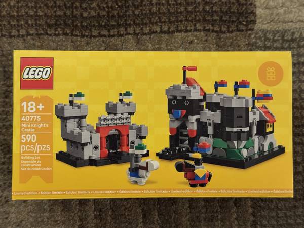 LEGO - 40775 - Mini Knight's Castle - New In Box 1