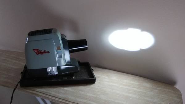 Proyector de diapositivas, clasificador iluminado y pantalla de proyección - $65 (Madison)63471318111745122