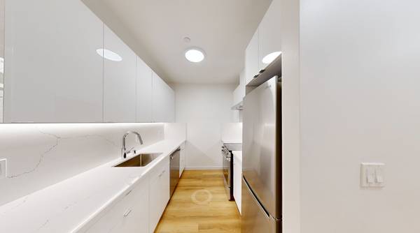 $6,045 / 2br - 747ft2 - 2844 Lyon@Greenwich/2ba/Remodeled Kitchen/W+D in Unit/Near Presidio (marina / cow hollow)63847325435521120