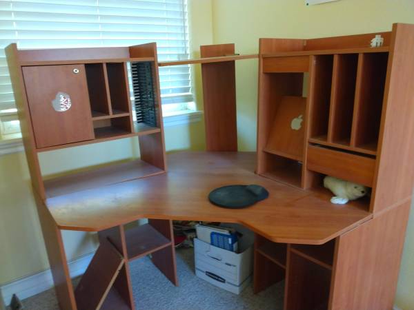 Corner desk 1