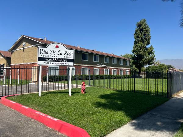 Act Fast! Upstairs 2 Bed 1 Bath Unit -- Renovated and Upgraded 1