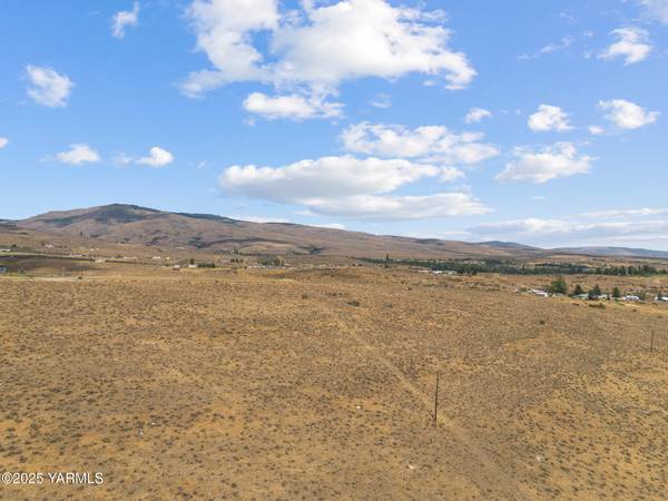 $100,000 premier acreage north of the South Fork Yakima River! 14.38 +/- acres (Yakima)64319761837058123