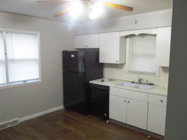 $1,165 / 2br - 2 Bedroom in Duplex (224 Robinhood)63897747252610121