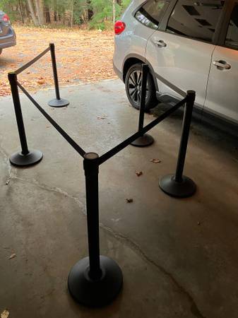 5 stanchions 1