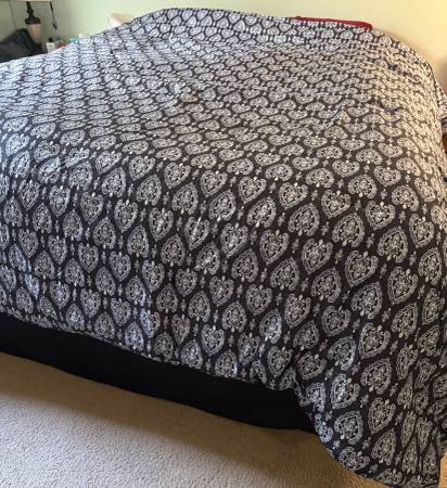 7 piece beautiful King size comforter set 1