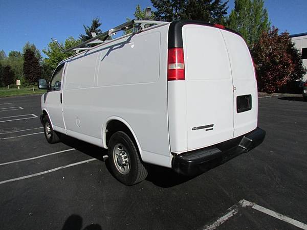 Furgón de carga 2015 CHEVROLET EXPRESS G2500, furgón Savana con rack de techo - $9995.0063623527534979124