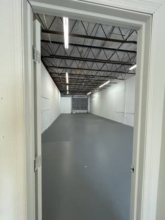 $2,595 / 1800ft2 - Warehouse Available 1800ft2 w/ Office &Air Conditioner!!63379613576323122