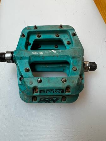 CHESTER RACE FACE BICYCLE PEDALS 1