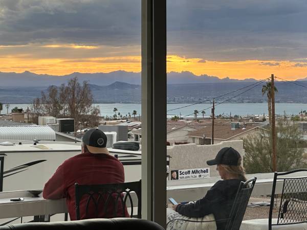 $1.000 / 8 habitaciones - Habitaciones en alquiler en Airbnb de 5 estrellas con vistas panorámicas del lago (Lake Havasu City)63470394494467121
