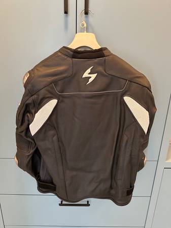 Brand new Scorpion Motorcycle leather jacket L 1