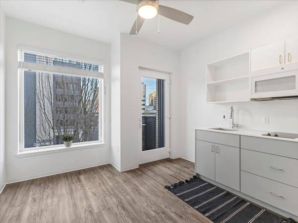 $1,175 / 1br - 341ft2 - Loft Living! HUGE windows and modern finishes! SPECIAL RATES! (Portland Downtown, South Portland, PSU, OHSU, SW Portla)63820882761731122