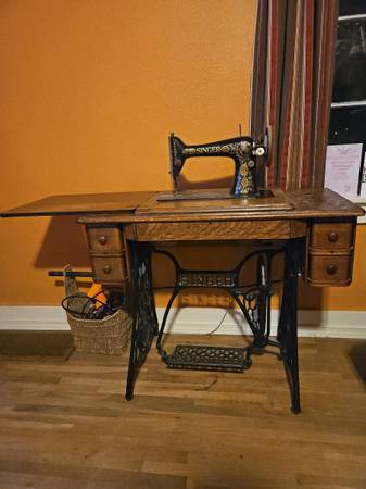 1924 Singer Treadle 1