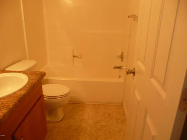 $1,200 / 2br - 950ft2 - 2 dormitorios 2 baños ático (Phoenix)64047708971266123