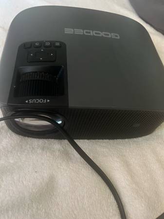 Goodee Projector 4K with Wifi & Bluetooth 1