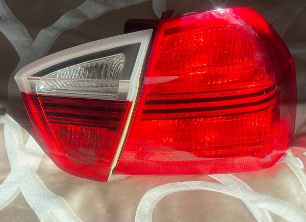 TAIL LIGHT (RH) BMW ‘06-‘08  3 Series Sedan + (see description for more) 1