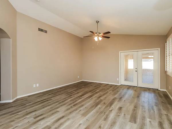 $1,900 / 3br - 1655ft2 - Charming 3-Bed Home with Pool and 2-Car Garage64024822296835124
