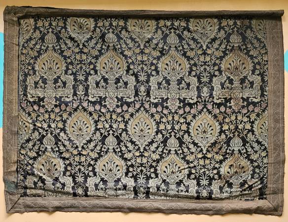 Brocade Floral 42x56 1