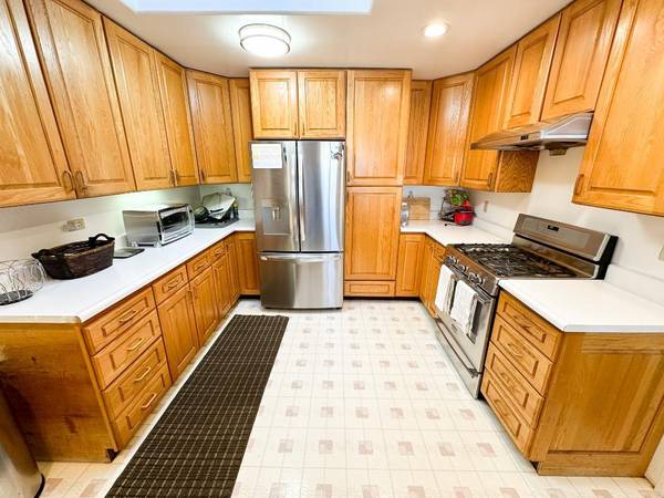 $800 / 4br - Habitación soleada en casa espaciosa (redwood city)63657694974979123