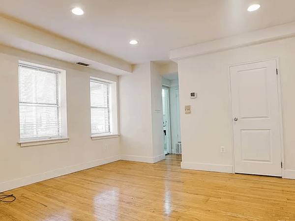 $700 / 1br - ""Studio apartment with a updated kitchen!"" (Philadelphia, PA)64024496875393120