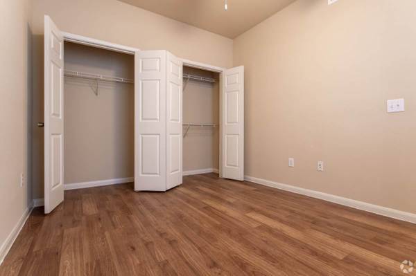 $1,432 / 2br - 1018ft2 - Enter into a world of comfort: 2 BR, 2 BA, 1018 Sq Ft! (Pearland)63906681055747124