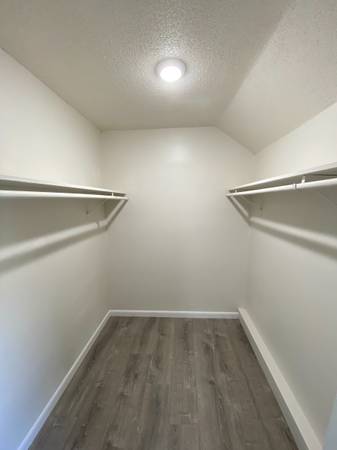 $2,700 / 3br - Massive, renovated, penthouse 3BR in East Rock! (New Haven)64010165831297124