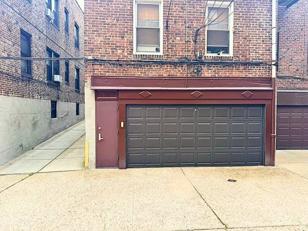 $400 1 Garage Space For SUV or Smaller (Sunnyside)63854480233857121