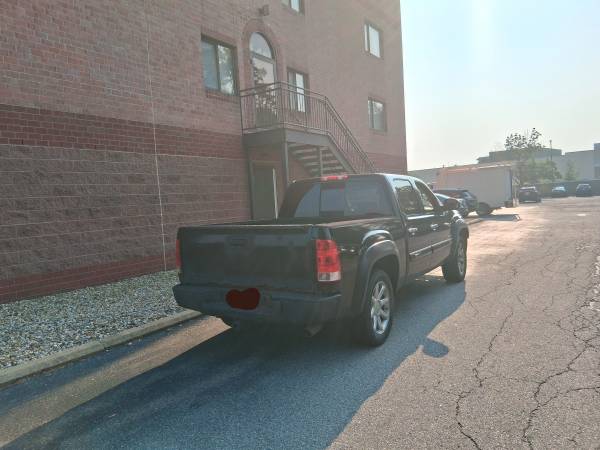 GMC Denali 2011 AWD - $9,000 (Medford)63469915579393123