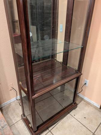 Glass display case 1