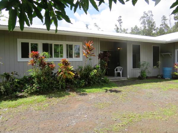 $2,150 / 4br - 1800ft2 - BEAUTIFUL REMODELED SPACIOUS HOME ON HUGE LOT IN HPP - FRUIT TREES! (15-1414 24th Ave, Keaau)63939661087491121