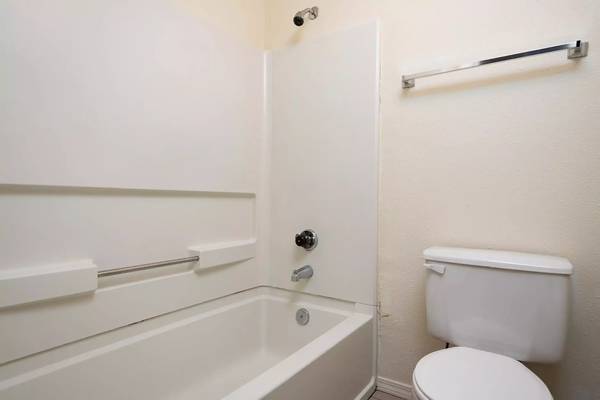 $1,750 / 2br - 1000ft2 - Your sanctuary awaits: 2 BR, 2 BA, and much more! (Clackamas)63831607829635122