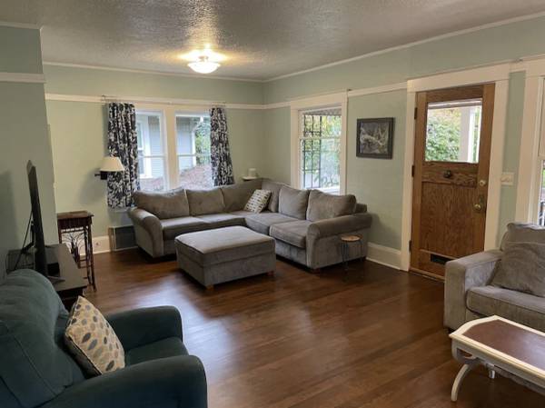 $1 / 2br - 2BR Renovated Craftsman in Historic Sellwood Neighborhood (Portland, OR)63914740273667121