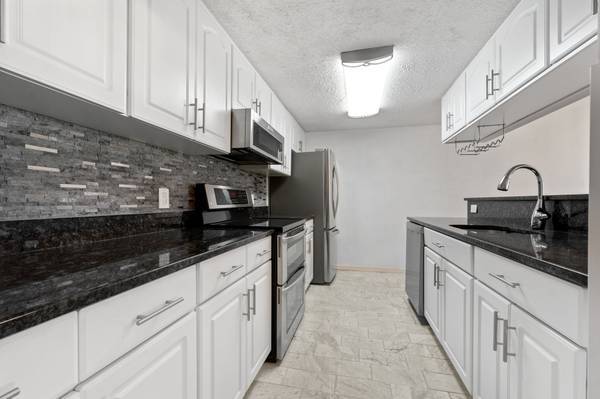 $3,150 / 2br - 2 BR 2 BATH $3150 (Chelsea)64167983456898120