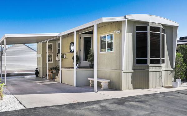 $1,650 / 1br - 400ft2 - Live Large in a Tiny Home (Sungate)63686264670595120