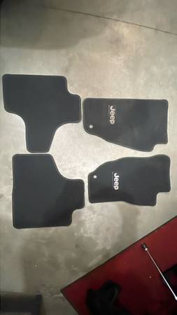 Jeep Liberty floor mats 2008-2012 1