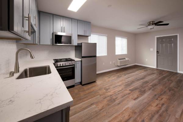 Microwave, Easy Access to Shopping, Soothing Spa 1