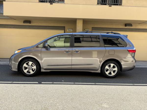 2019 Toyota Sienna, 1 dueño - $17,500 (palo alto)63438677185027123