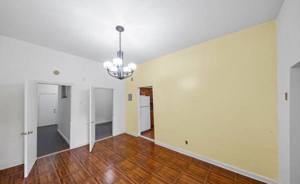 $1,570,000 / 6br - 2348ft2 - CHARMING SPACIOUS 2 FAMILY (New York)63945494902658124
