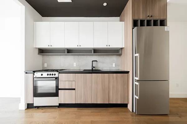 $2,799 / 2br - Gorgeous 2 Bedroom Rent Stabilized Apartment in Luxury Building (Kensington)63809066674819122