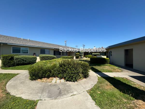 $2,450 / 2br - 800ft2 - Nice one level two bedroom unit in small complex in South Salinas (Carmelita Dr. - Salinas)64009498676995121